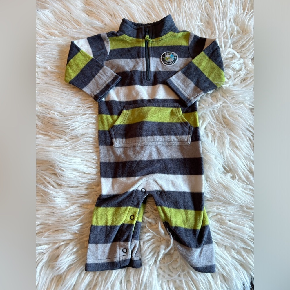 💛  10/$13 or 5/$7- 💛 6 month fleece jumpsuit